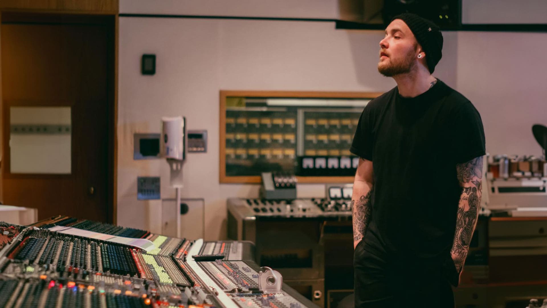 Mix and edit songs for radio play, and create the perfect radio edit.